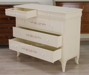 Solid wood chest of drawers with hand-lacquered finish and painted roses